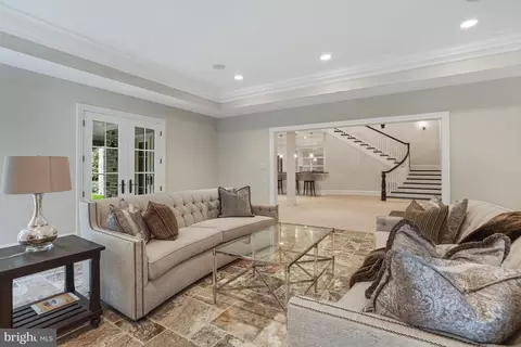 Living - 6622 Malta Ln, Mclean, VA 22101 photo 7 of 8