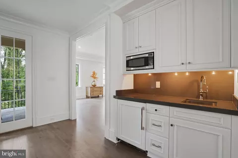 Kitchen - 6622 Malta Ln, Mclean, VA 22101 photo 6 of 7
