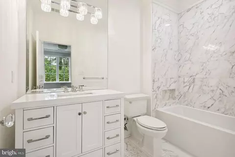 Bath - 6622 Malta Ln, Mclean, VA 22101 photo 5 of 8