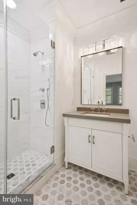 Bath - 6622 Malta Ln, Mclean, VA 22101 photo 7 of 8
