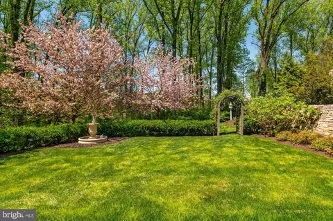Exterior - 6622 Malta Ln, Mclean, VA 22101 photo 16 of 19