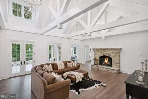Living - 6622 Malta Ln, Mclean, VA 22101 photo 3 of 8