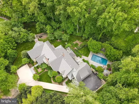 Exterior - 6622 Malta Ln, Mclean, VA 22101 photo 18 of 19