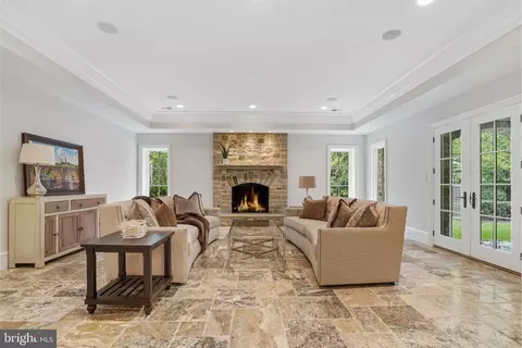 Living - 6622 Malta Ln, Mclean, VA 22101 photo 6 of 8