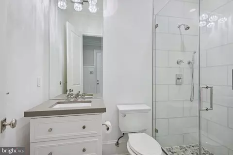 Bath - 6622 Malta Ln, Mclean, VA 22101 photo 2 of 8