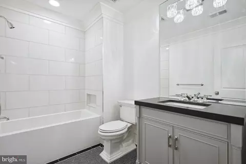 Bath - 6622 Malta Ln, Mclean, VA 22101 photo 8 of 8