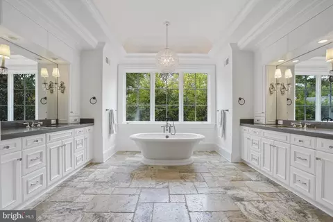 Bath - 6622 Malta Ln, Mclean, VA 22101 photo 3 of 8