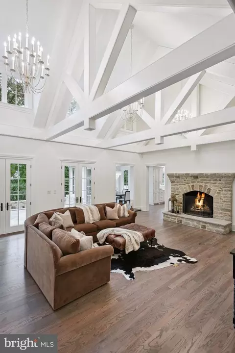 Living - 6622 Malta Ln, Mclean, VA 22101 photo 4 of 8