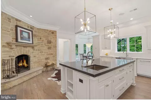 Kitchen - 6622 Malta Ln, Mclean, VA 22101 photo 3 of 7