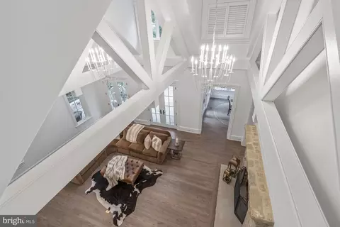 Entry Way - 6622 Malta Ln, Mclean, VA 22101 photo 3 of 5