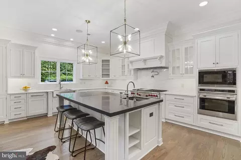 Kitchen - 6622 Malta Ln, Mclean, VA 22101 photo 4 of 7