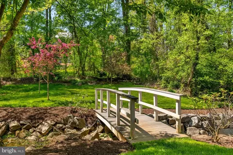 View/Area - 6622 Malta Ln, Mclean, VA 22101 photo 1 of 1