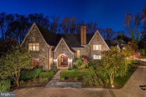 Exterior - 6622 Malta Ln, Mclean, VA 22101 photo 2 of 19