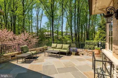 Exterior - 6622 Malta Ln, Mclean, VA 22101 photo 13 of 19