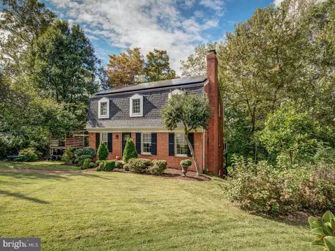 6212 Randall Ct, Alexandria, VA 22307