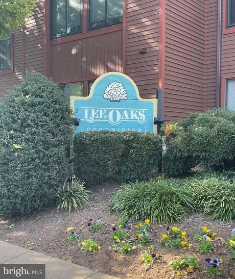 2809 Lee Oaks Ct #202, Falls Church, VA 22046
