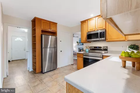 8611 Nanlee Dr, Springfield, VA 22152 photo 12