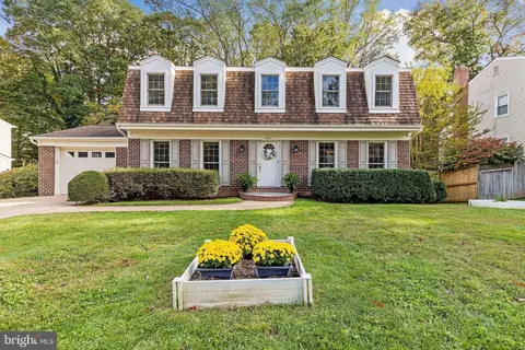 8611 Nanlee Dr, Springfield, VA 22152 photo 2