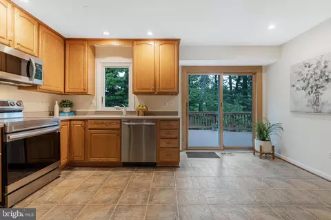 8611 Nanlee Dr, Springfield, VA 22152 photo 10