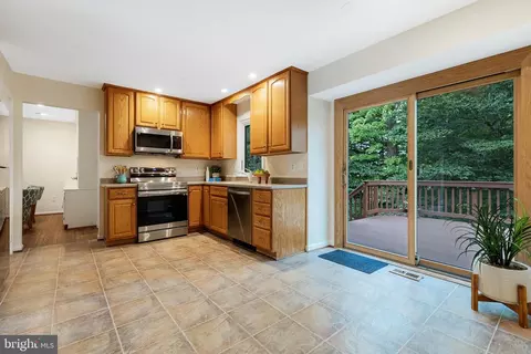 8611 Nanlee Dr, Springfield, VA 22152 photo 11