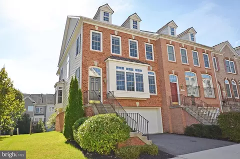12171 Caldicot Ln, Fairfax, VA 22030