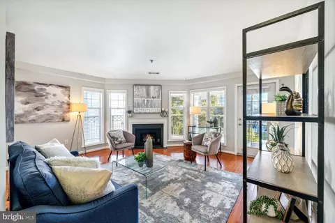 5573 Seminary Rd #413, Falls Church, VA 22041