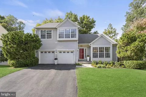 8224 Walnut Ridge Rd, Fairfax Station, VA 22039
