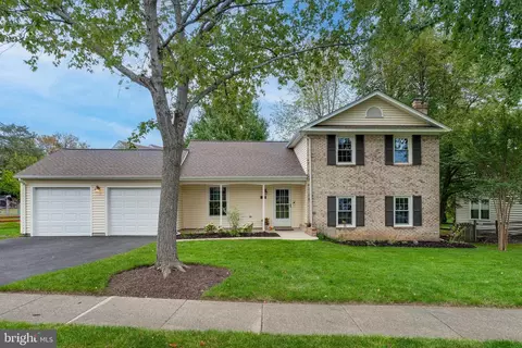 320 Old Dominion Ave, Herndon, VA 20170