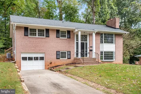 9116 Hamilton Dr, Fairfax, VA 22031