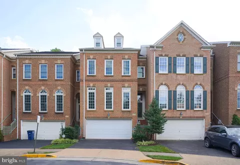 12409 Dorforth Dr, Fairfax, VA 22033
