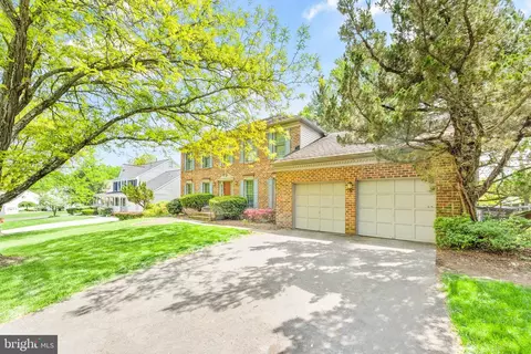 15252 Surrey House Way, Centreville, VA 20120