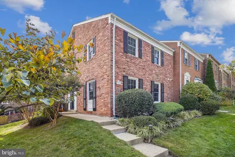 9211 Bailey Ln, Fairfax, VA 22031