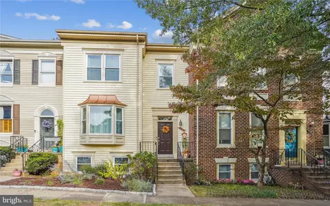 14317 Winding Woods Ct, Centreville, VA 20120
