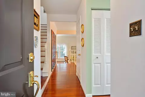 2177 Pond View Ct, Reston, VA 20191 photo 4