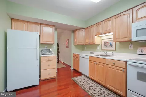 2177 Pond View Ct, Reston, VA 20191 photo 9