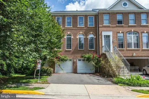 9990 Cyrandall Dr, Oakton, VA 22124