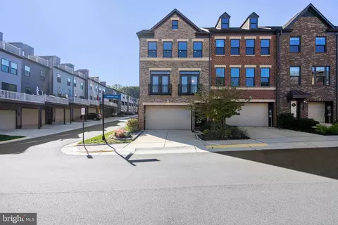 3158 Goldenwave Ct, Fairfax, VA 22031