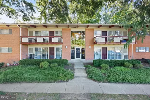 4235 Americana Dr #203, Annandale, VA 22003