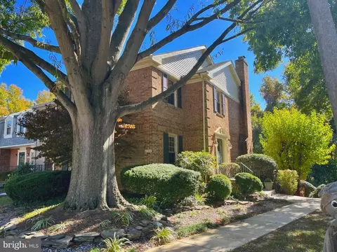 2733 Carter Farm Ct, Alexandria, VA 22306