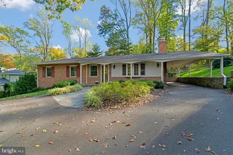 8205 Hillcrest Rd, Annandale, VA 22003