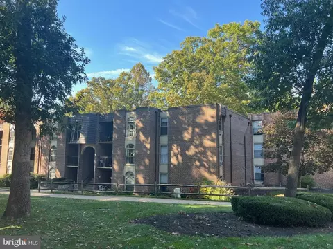 3330 Woodburn Village Dr #31, Annandale, VA 22003