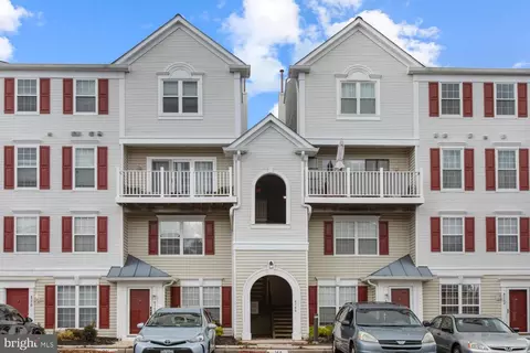 8166 Cockburn Ct #302, Lorton, VA 22079