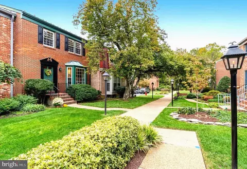 137 E Street St NE, Vienna, VA 22180
