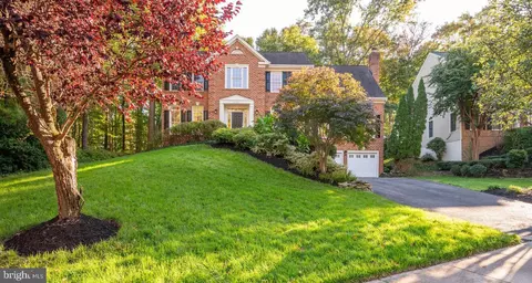 8701 Middleford Dr, Springfield, VA 22153
