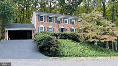 11919 Saint Helena Dr, Oakton, VA 22124
