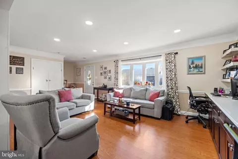 7319 Beverly Park Dr, Springfield, VA 22150 photo 7