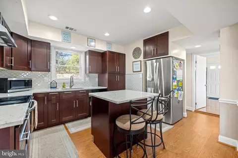 7319 Beverly Park Dr, Springfield, VA 22150 photo 11