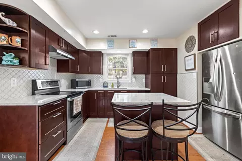7319 Beverly Park Dr, Springfield, VA 22150 photo 10