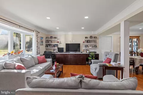 7319 Beverly Park Dr, Springfield, VA 22150 photo 6