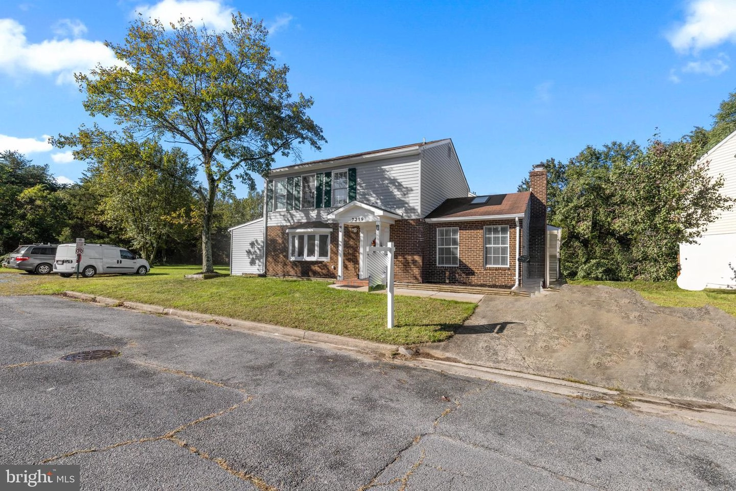 7319 Beverly Park Dr, Springfield, VA 22150 photo 2